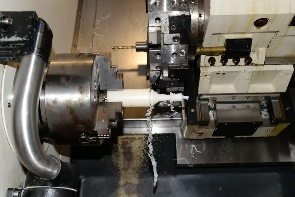 White engineering plastic bar on the lathe