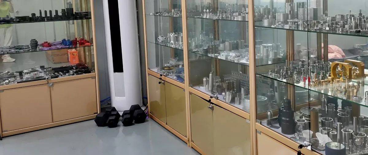 Stainless steel hydraulic fittings, adapters, valve blocks and manifolds machined by GY Machining, on display in the sample room
