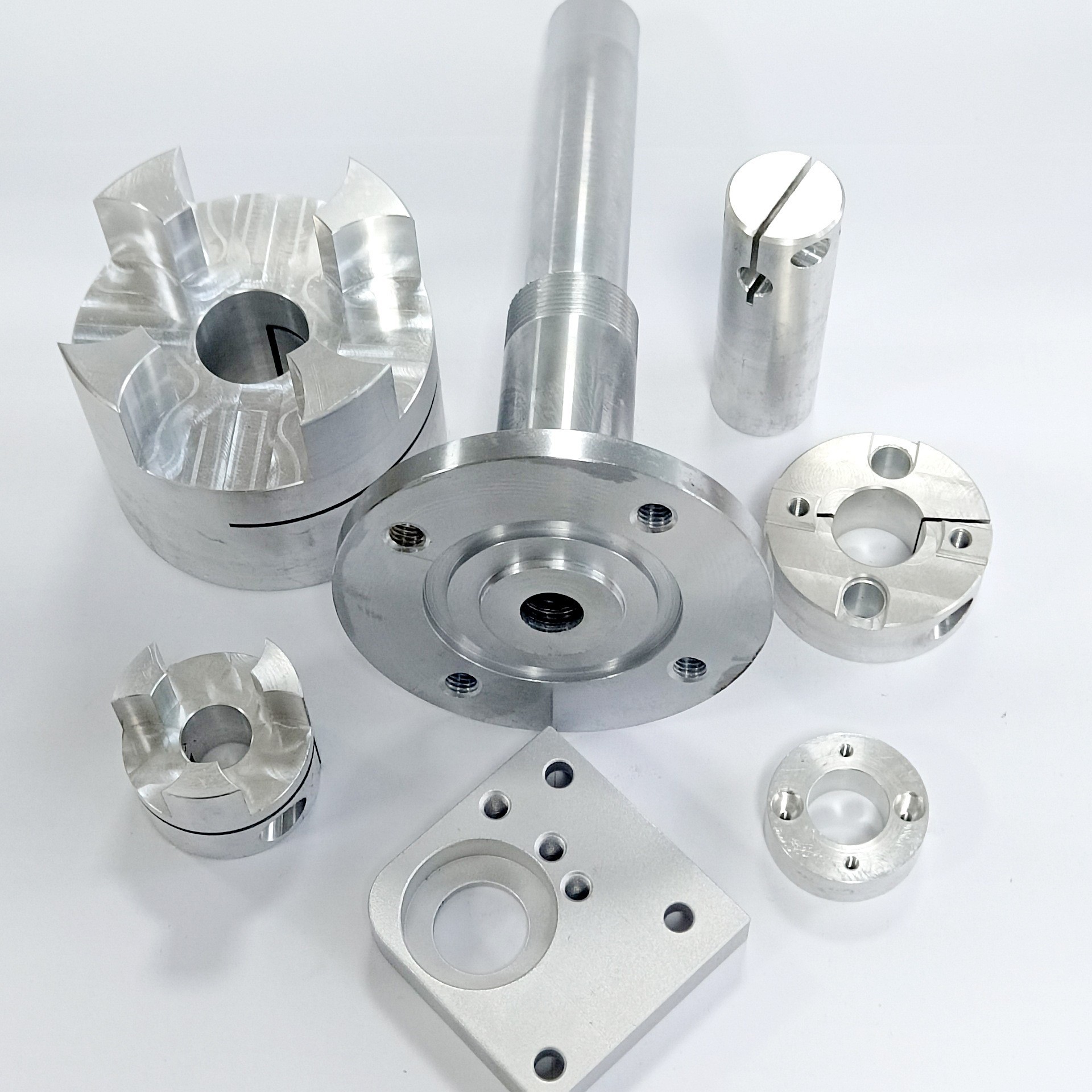 Turned and milled aluminium parts including a splined coupling, a shaft with flange and counterbored blocks &ndash; GY Machining